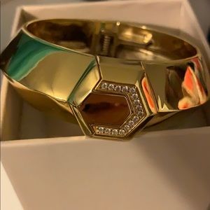 Casino cuff